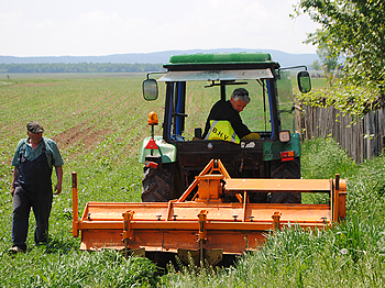 Tractor aan het werk in Moldova